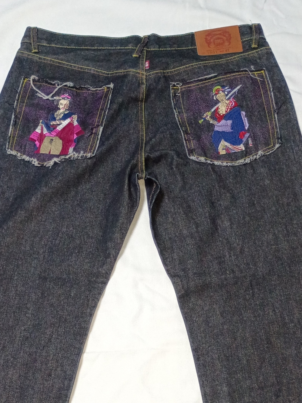 Y2K Vintage Mens Embroidered Back-Patch Dark Denim Jeans